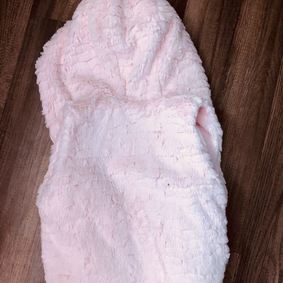 EUC Girls Pink Faux Fur Widgeon Hooded Vest from Nordstrom. - Picture 3 of 3